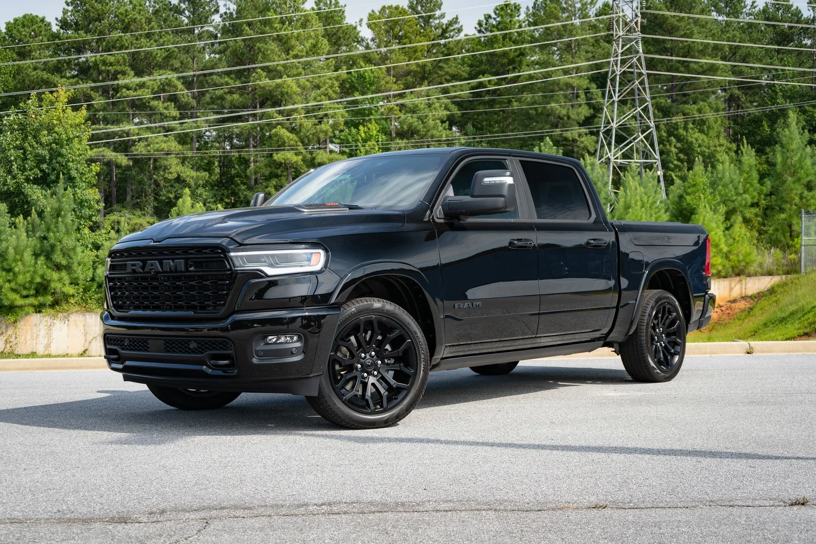 New 2026 Diamond Black Crystal Pearl-Coat Exterior Paint RAM Limited image 3