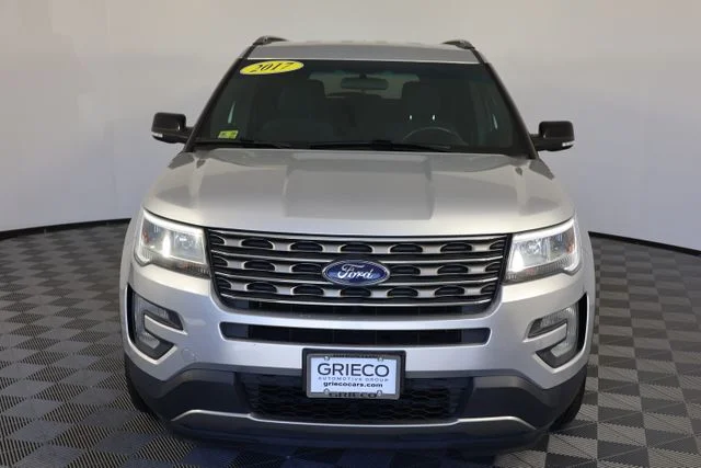 Used 2017 Silver Ford XLT image 3