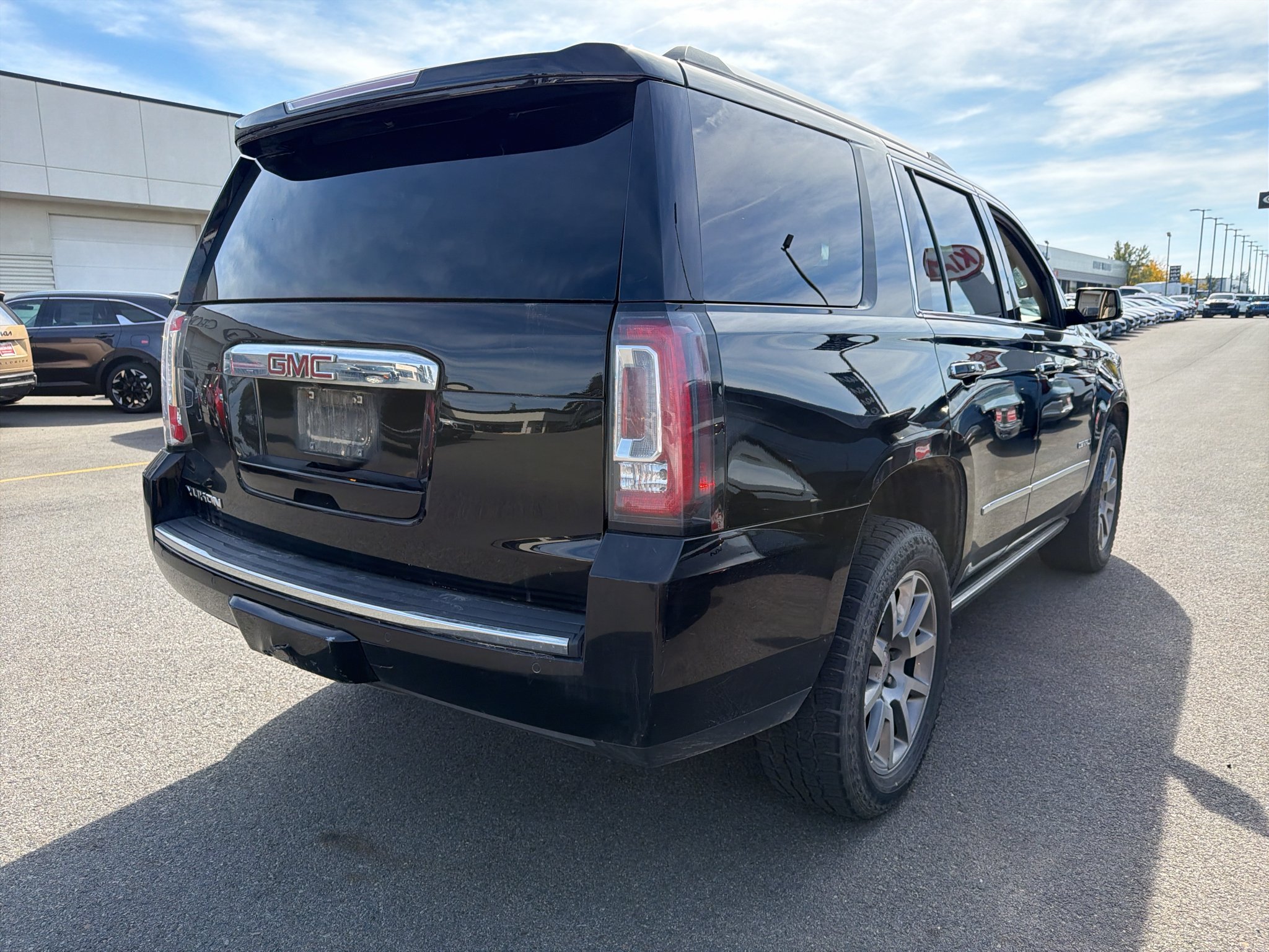 Used 2017 ONYX BLACK GMC Denali image 4