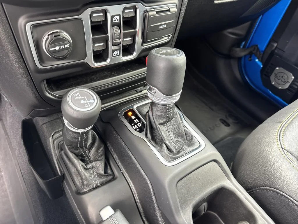Used 2025 Blue Jeep High Tide image 31