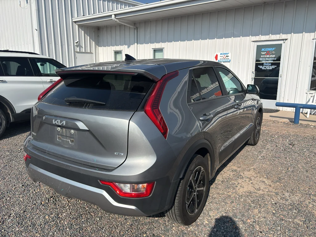 Used 2025 Steel Gray Kia LX image 5