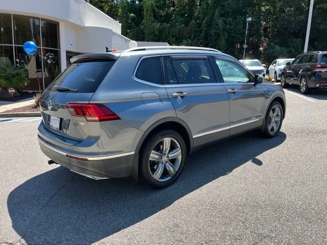 Used 2018 Gray Volkswagen 2.0T SEL Premium image 3