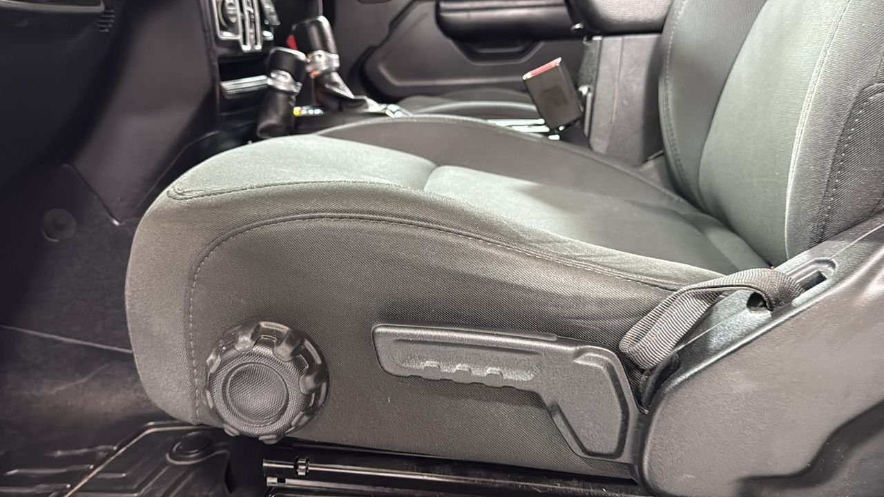 Used 2018 Gray Jeep Unlimited Sport S image 14