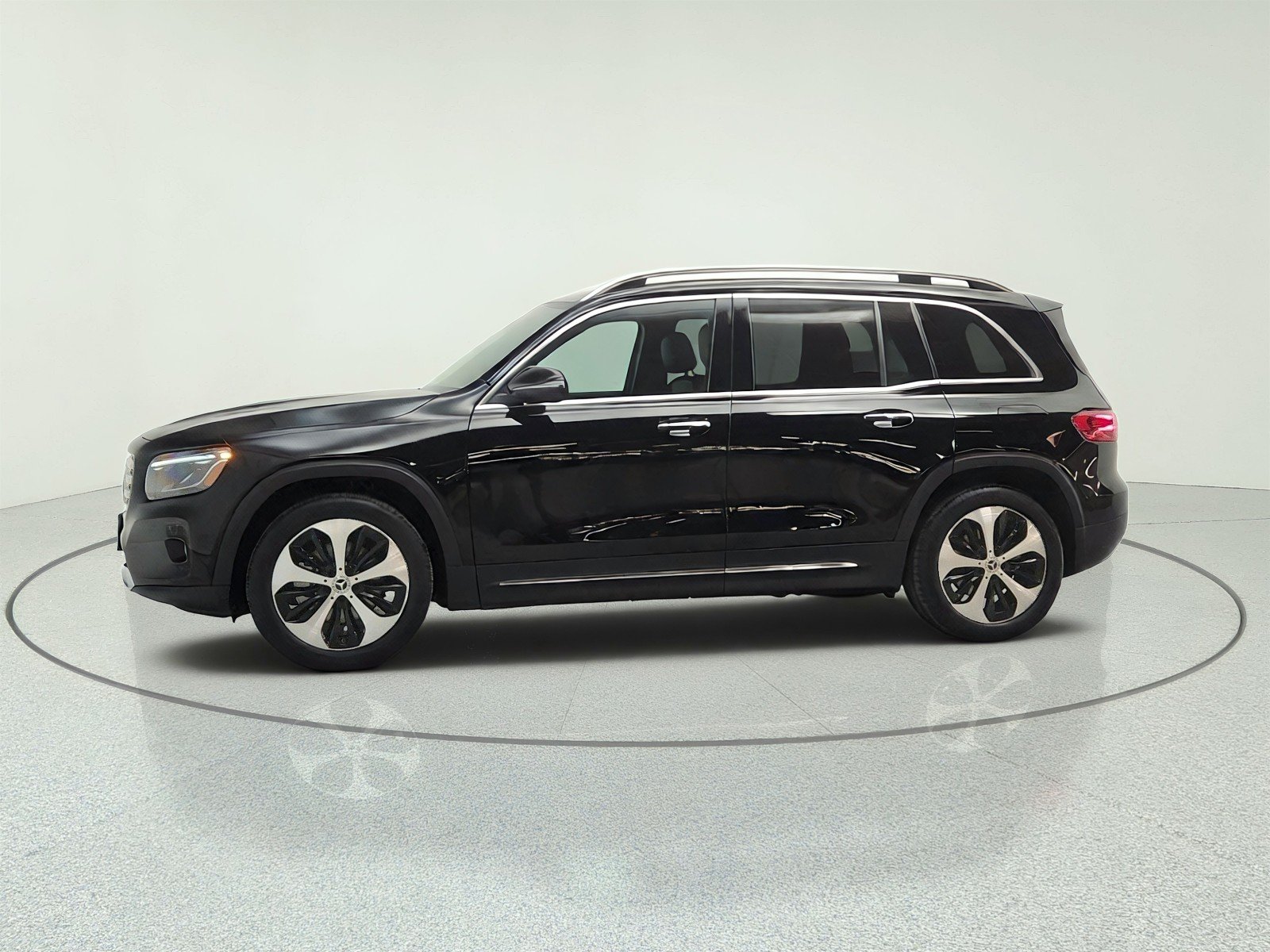 Used 2024 Night Black Mercedes-Benz GLB 250 SUV image 8
