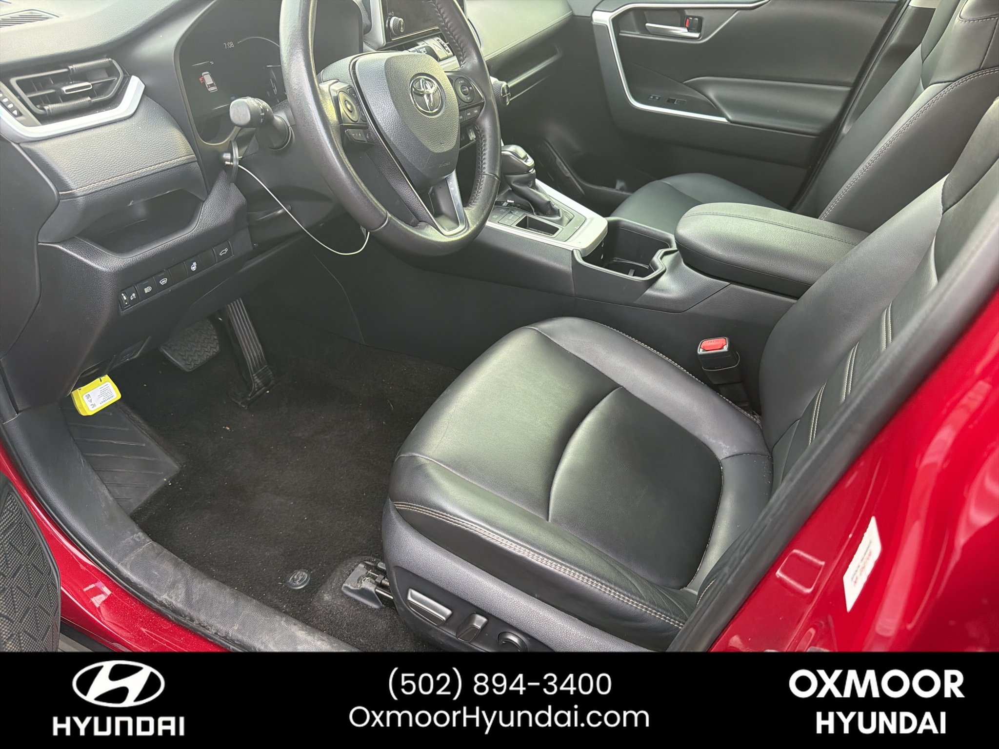 Used 2025 Ruby Flare Pearl Toyota XLE Premium image 4