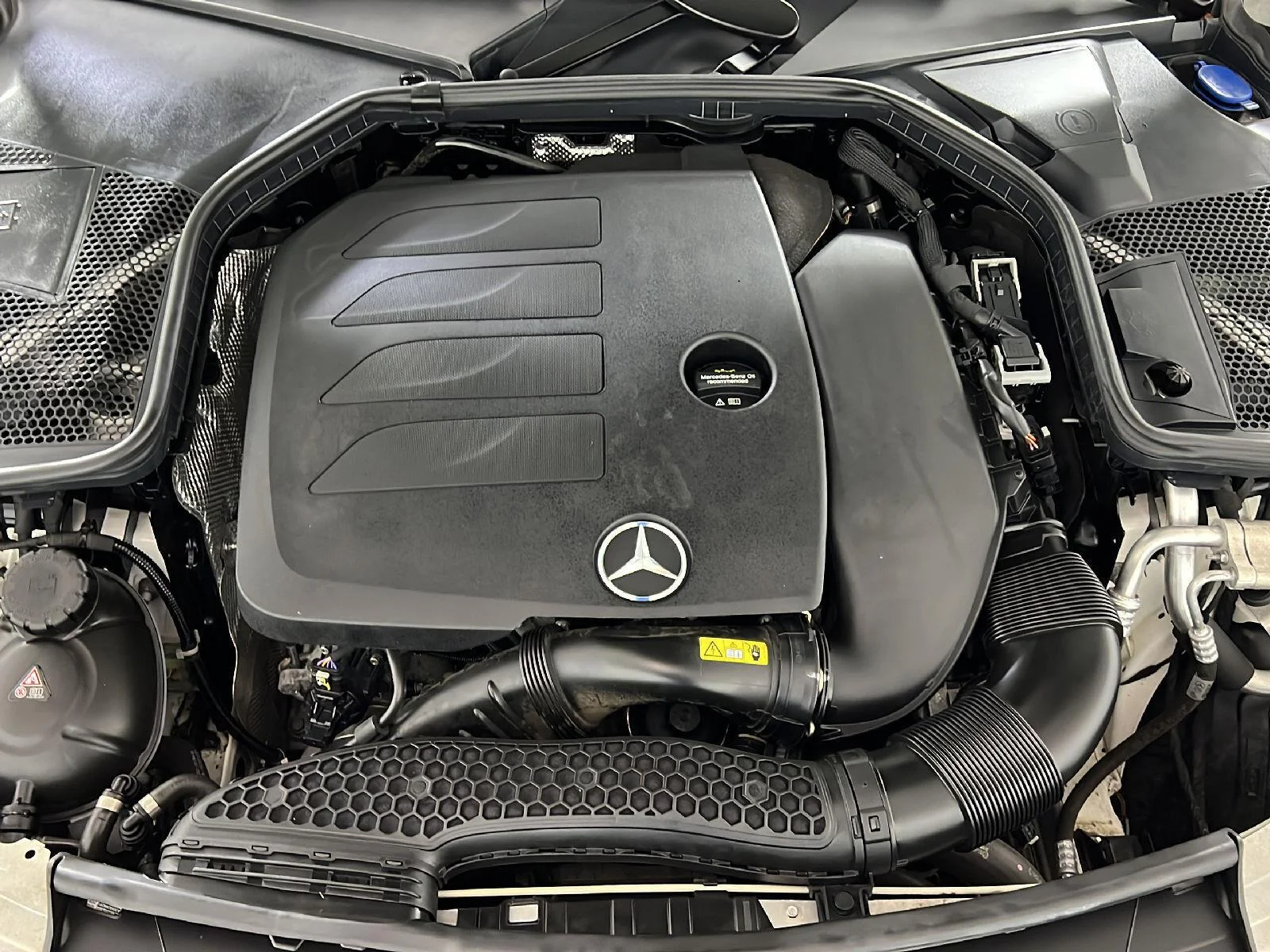 Used 2020 Polar White Mercedes-Benz C 300 image 23