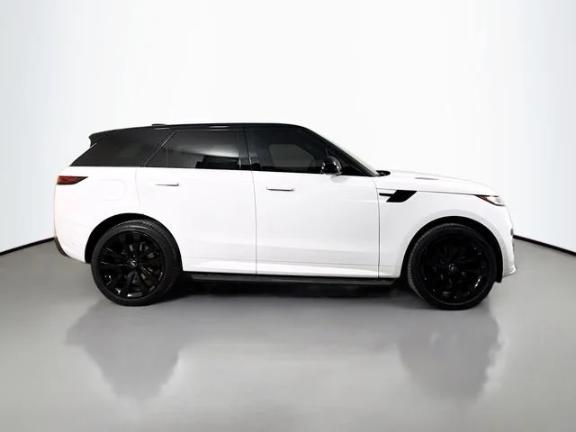 Used 2024 White Land Rover Dynamic SE image 4