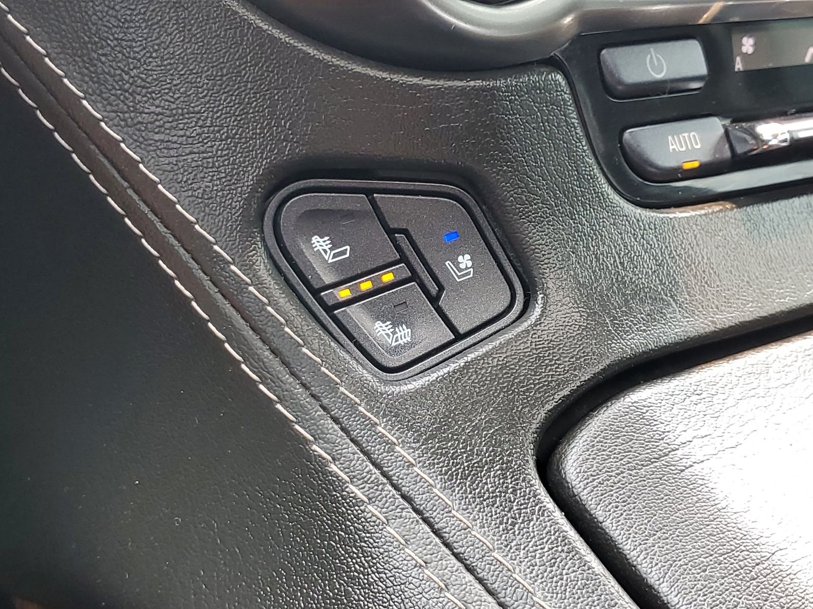 Used 2020 Silver Chevrolet Premier image 27