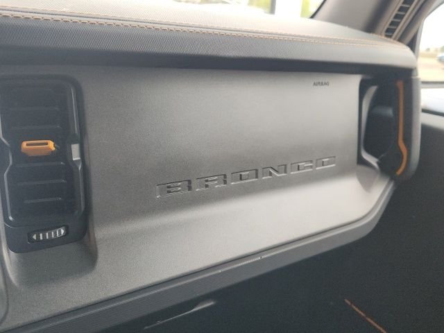 Used 2024 White Ford Badlands image 43