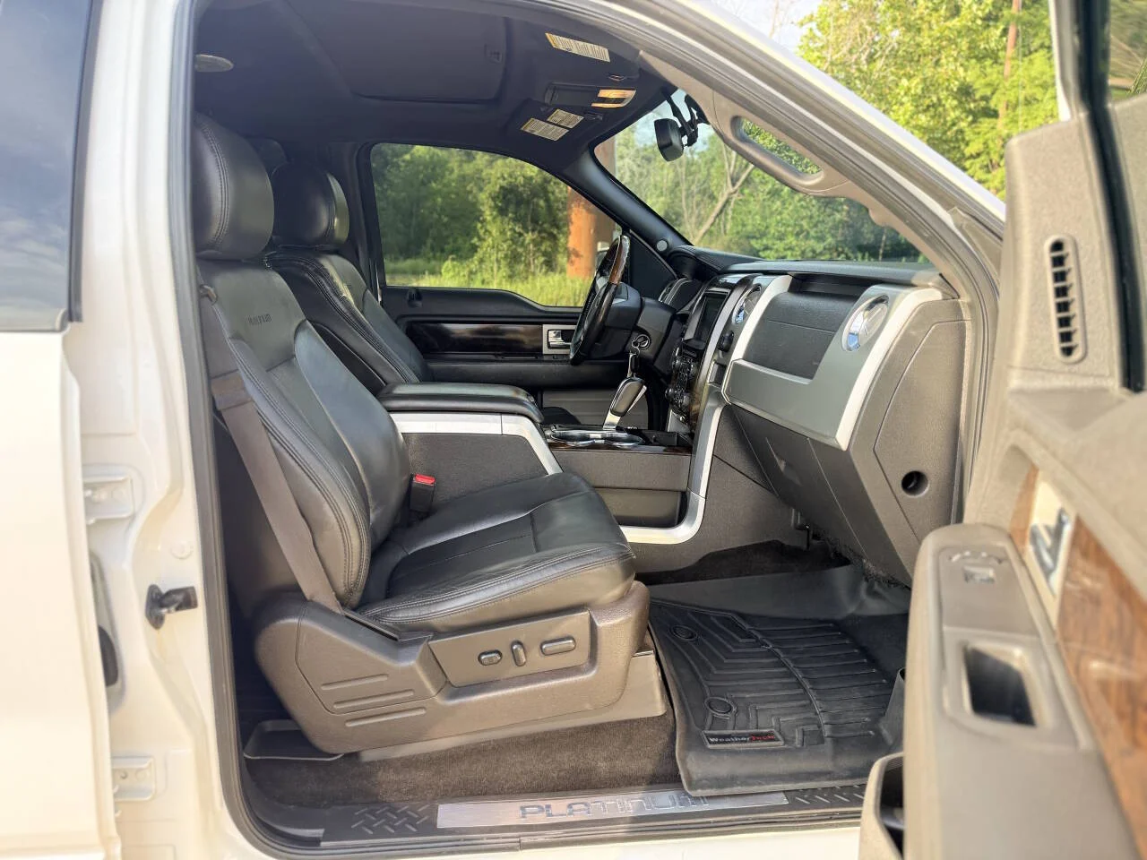 Used 2014 White Ford Platinum 4x4 4dr SuperCrew Styleside 5.5 ft. SB image 21