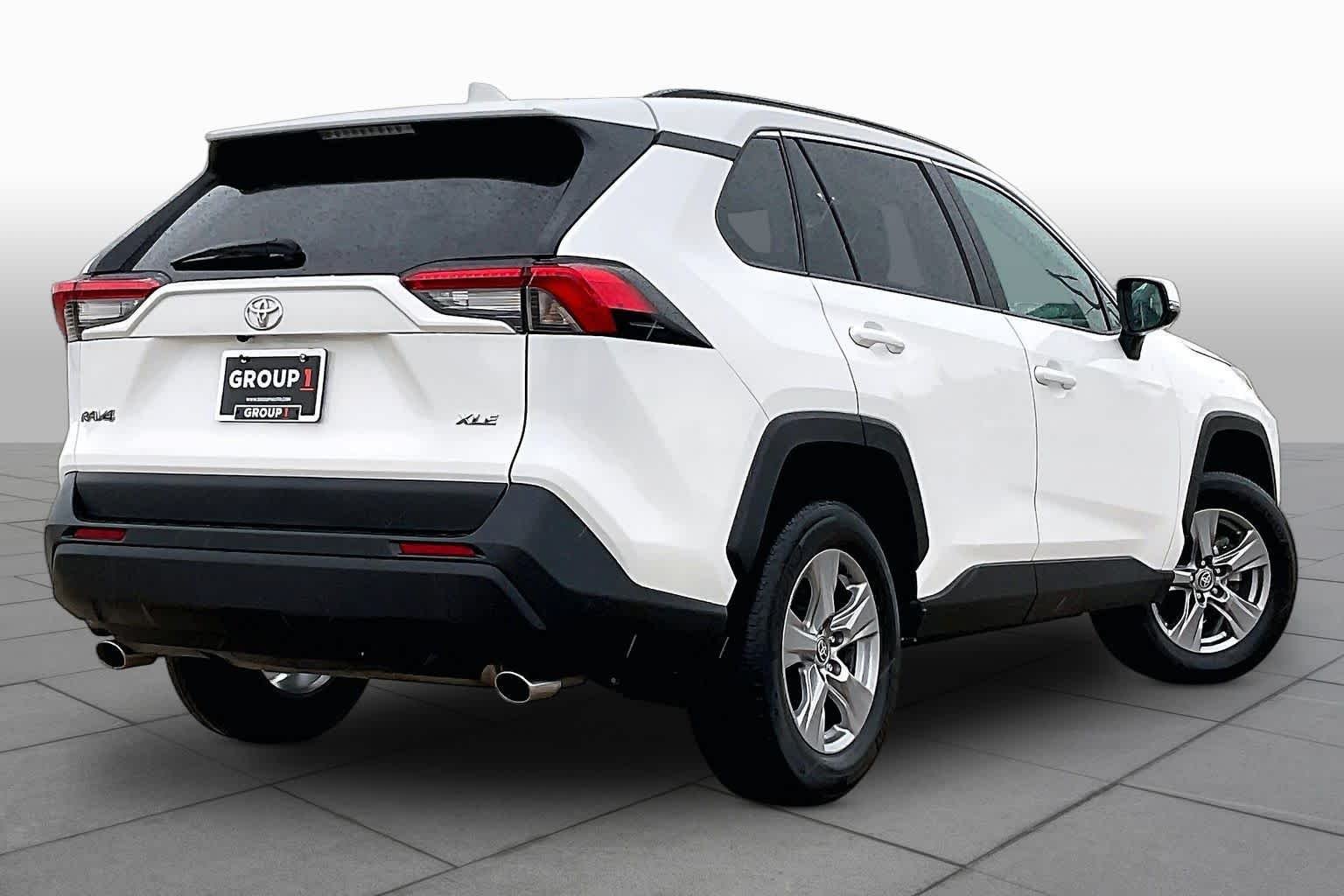 Used 2025 Ice Cap Toyota XLE image 22