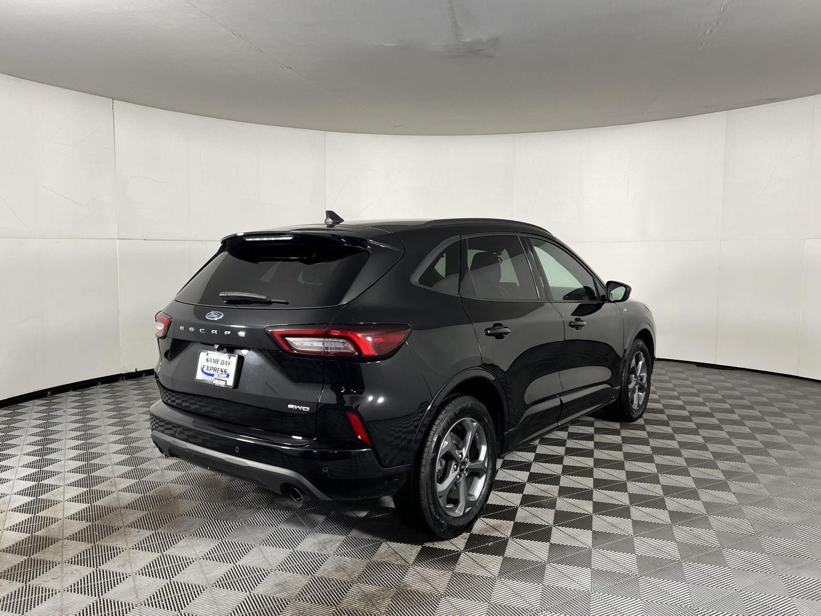 Used 2023 Agate Black Ford ST-Line image 6