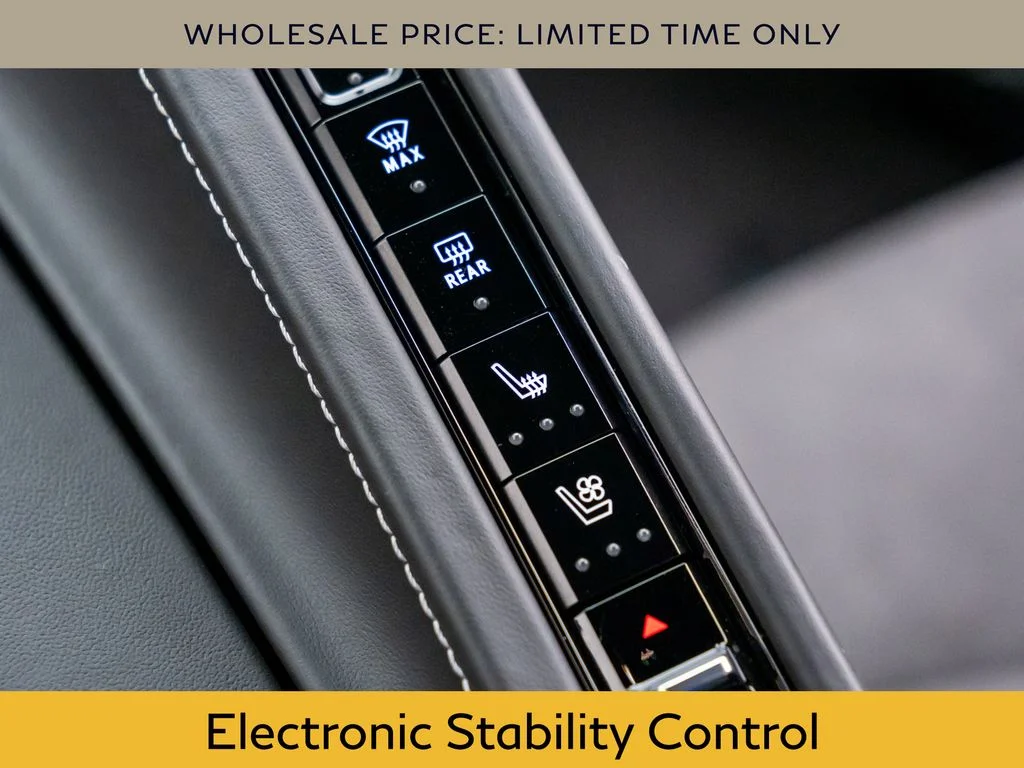 Used 2024 White Chevrolet E-Ray image 27