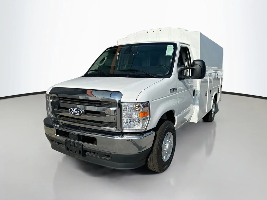New 2027 Oxford White Ford E-350 SRW image 3