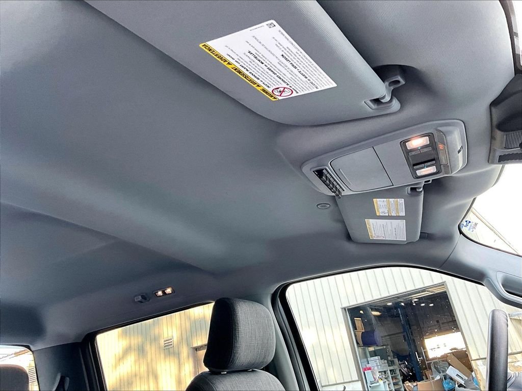Used 2023 Oxford White Ford XLT image 22