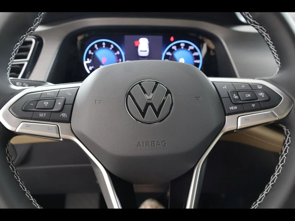 New 2026 Opal White Pearl Volkswagen 2.0T SE image 18
