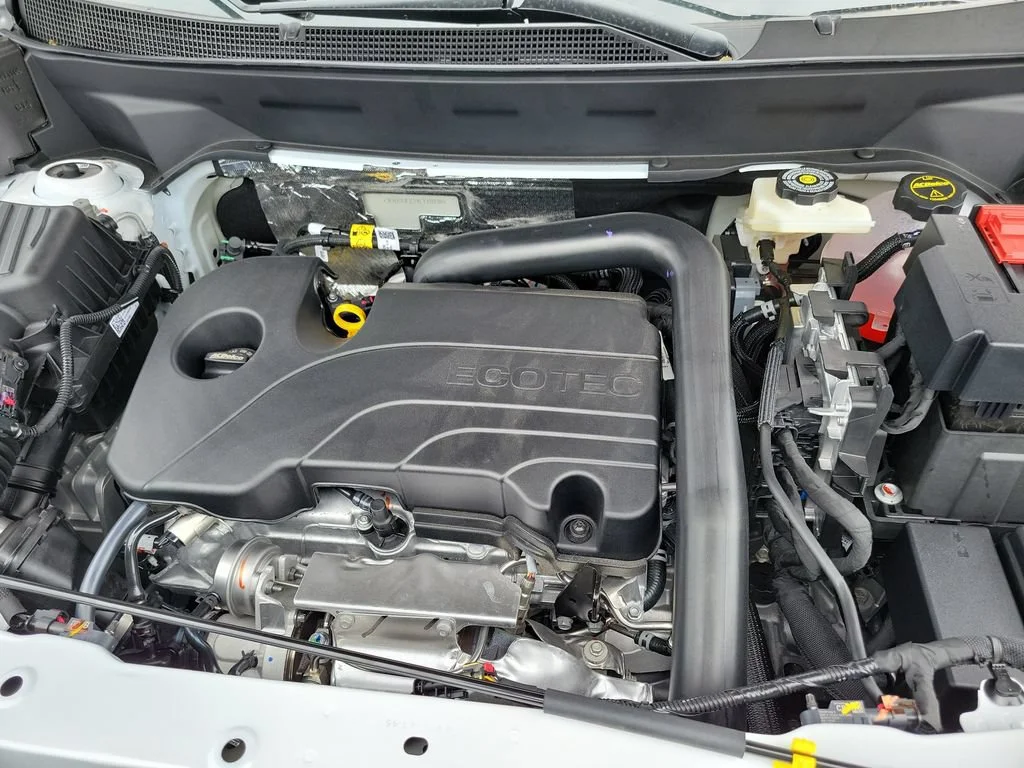 New 2027 Summit White Chevrolet LT image 29