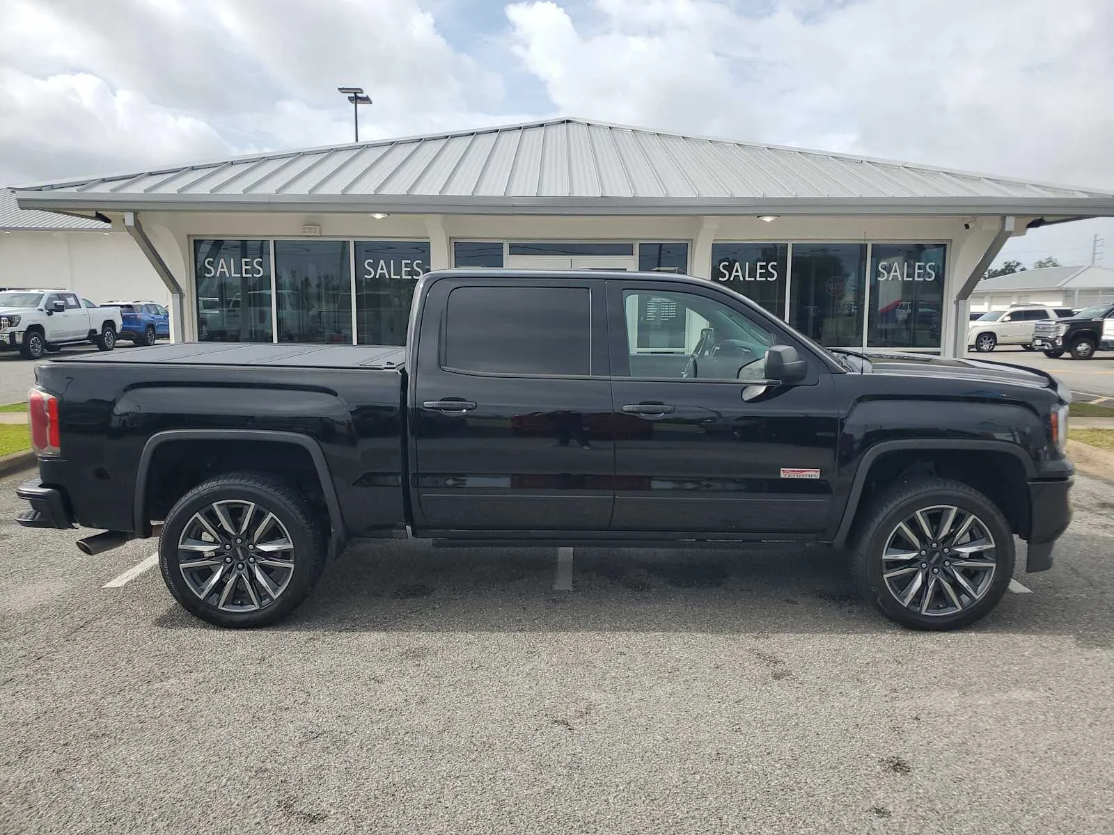 Used 2018 ONYX BLACK GMC SLT image 7