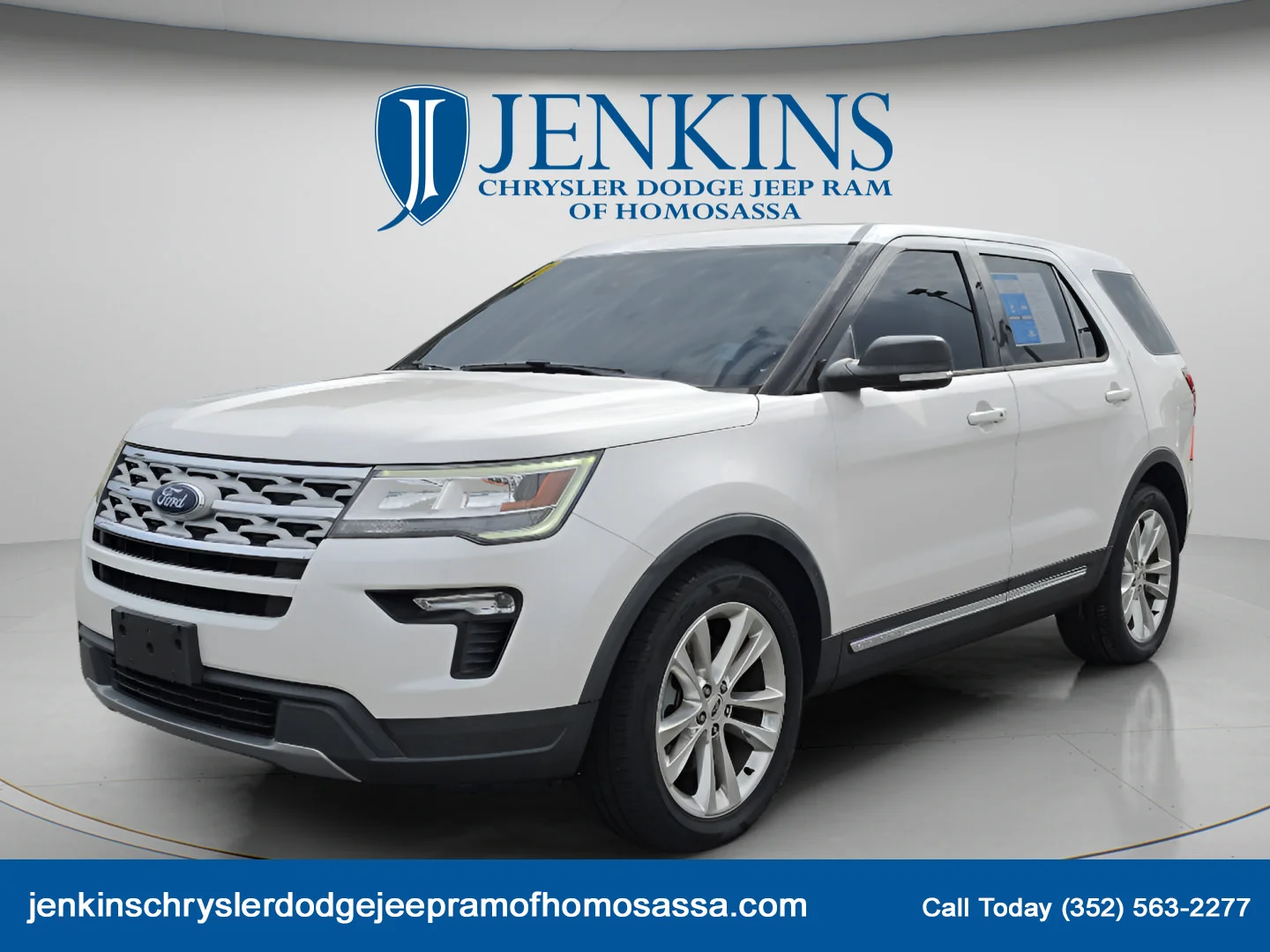 Used 2019 White Platinum Clearcoat Metallic Ford XLT image 11