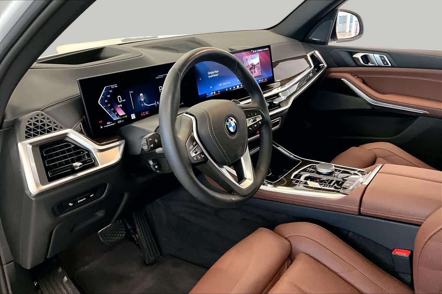 Used 2025 Mineral White Metallic BMW sDrive40i image 16