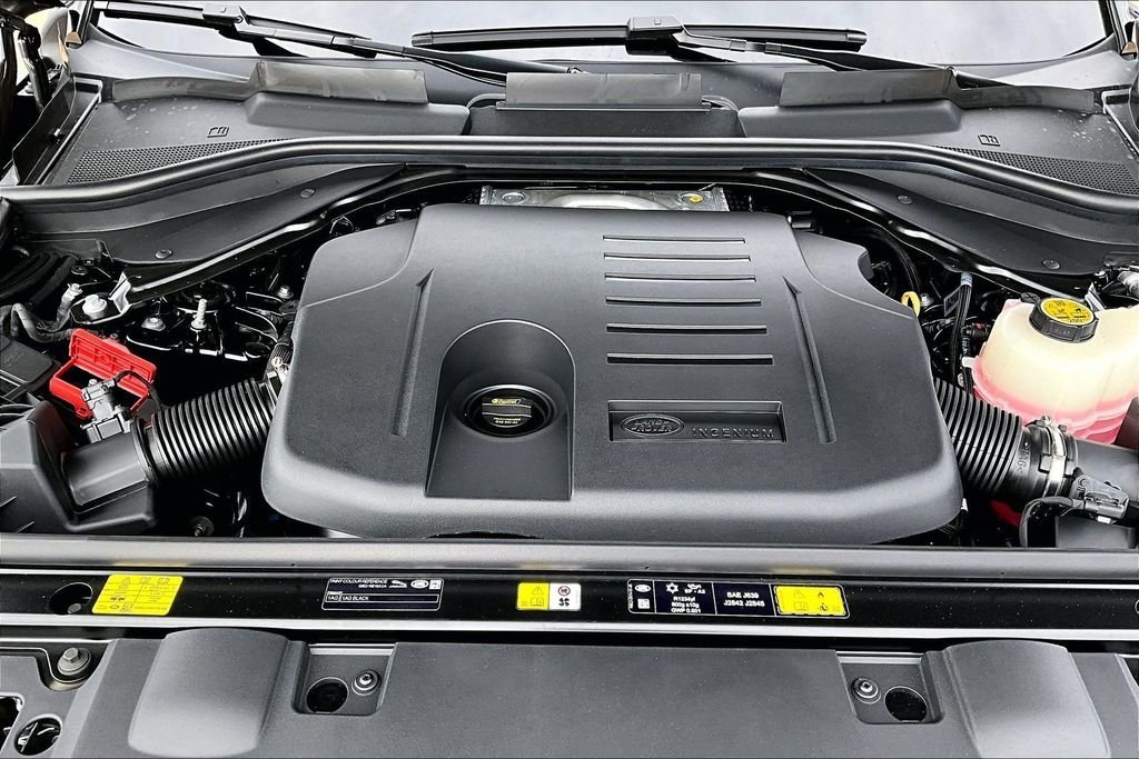 New 2026 Santorini Black LAND ROVER Dynamic SE image 11