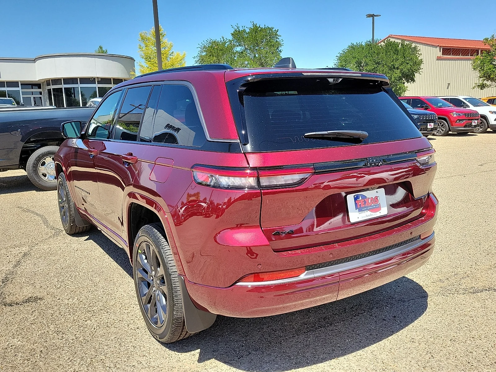 New 2026 Velvet Red Pearlcoat Jeep LIMITED RESERVE 4X4 image 3