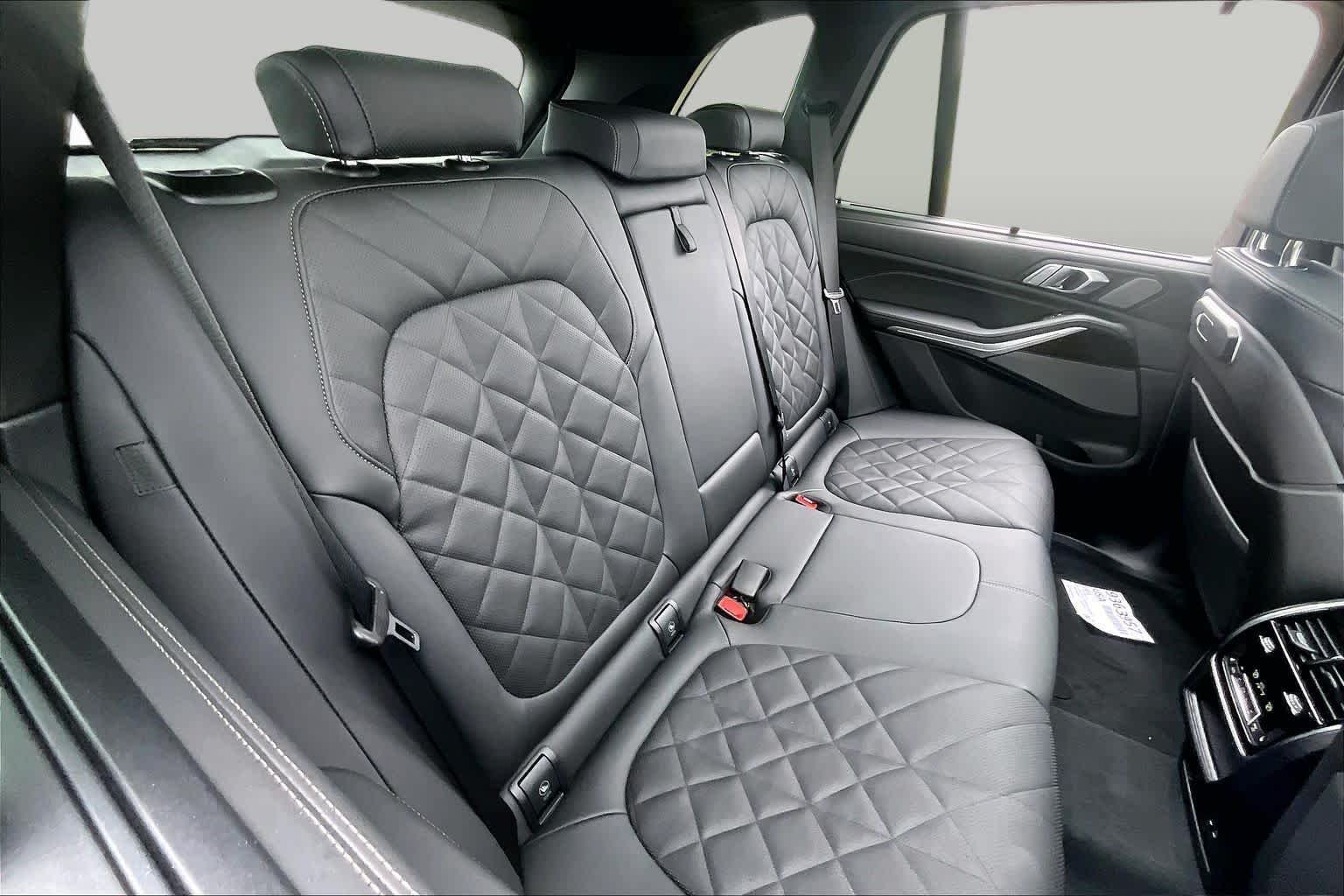 Used 2026 Skyscraper Grey Metallic BMW xDrive40i image 19