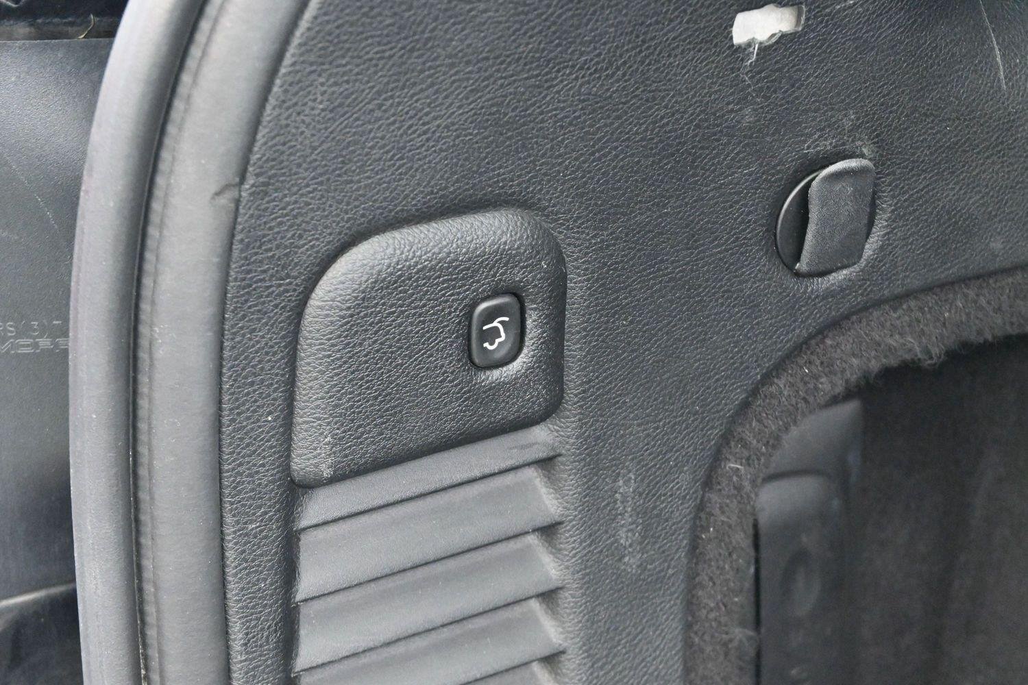 Used 2017 Diamond Black Crystal Pearlcoat Jeep Altitude image 10