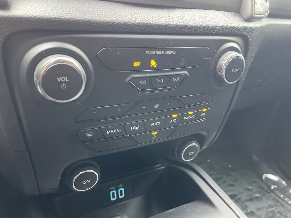 Used 2020 Black Ford XLT image 17