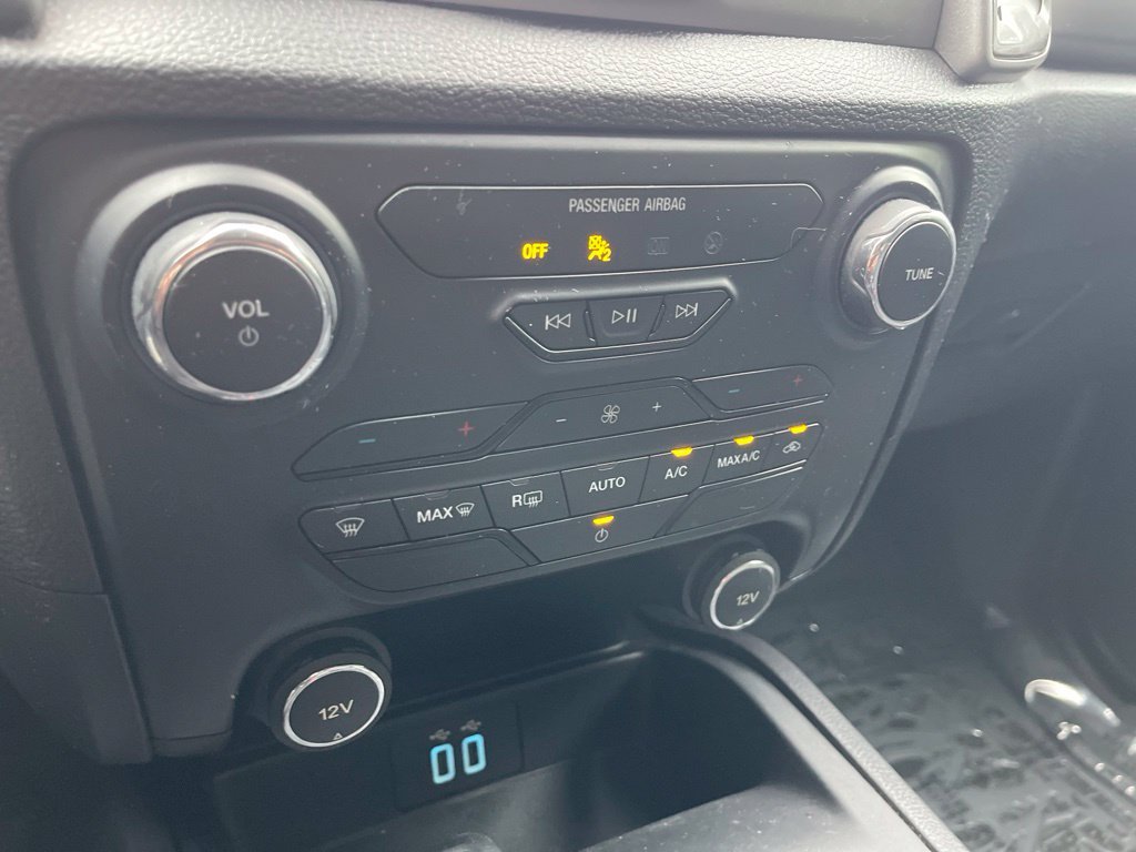 Used 2020 Black Ford XLT image 17
