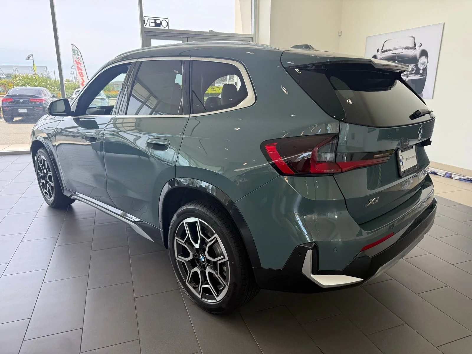 New 2026 Cape York Green Metallic BMW xDrive28i image 5