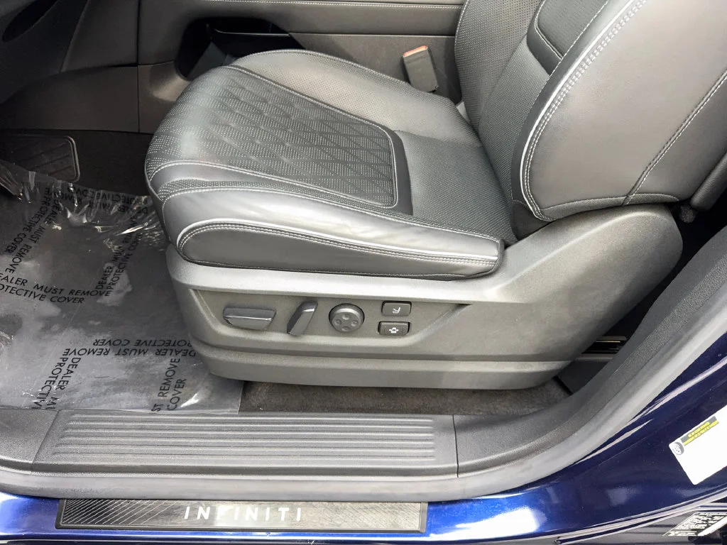 Used 2025 Blue INFINITI AUTOGRAPH image 28