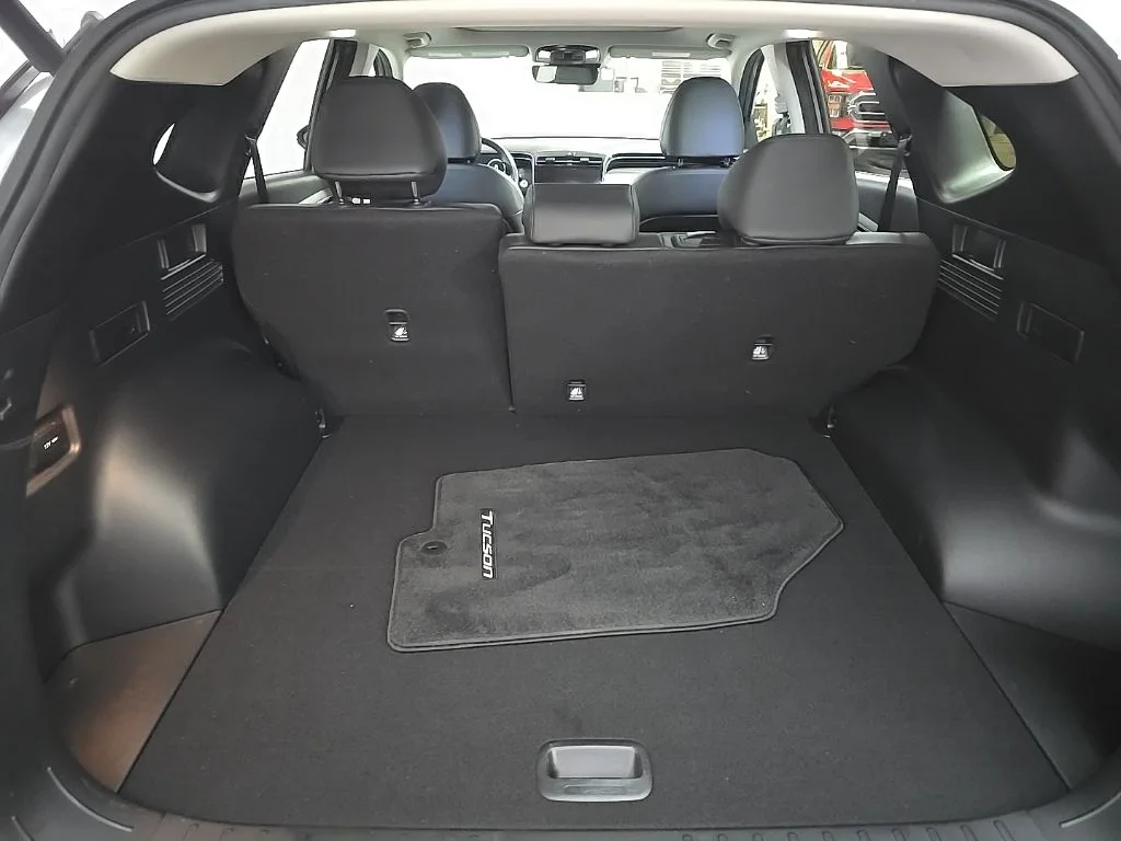 Used 2024 Silver Hyundai SEL Convenience image 12