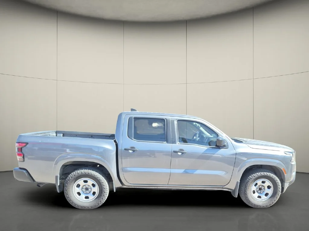 Used 2022 Gray Nissan S image 8