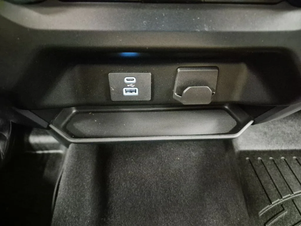 Certified Used 2023 Oxford White Ford XLT image 29