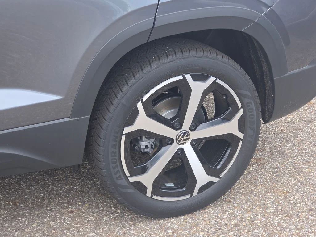 New 2026 Platinum Gray Metallic Volkswagen 1.5T SEL image 7