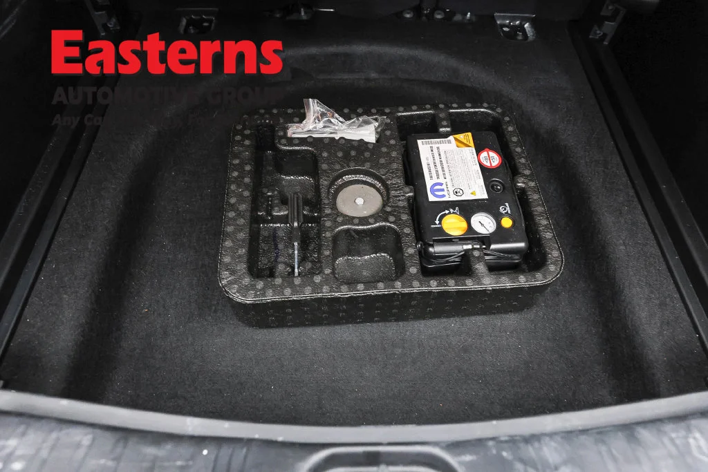 Used 2020 Silver Jeep Latitude image 23