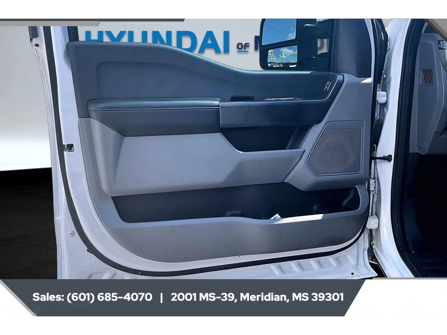 Used 2023 Oxford White Ford XLT image 17