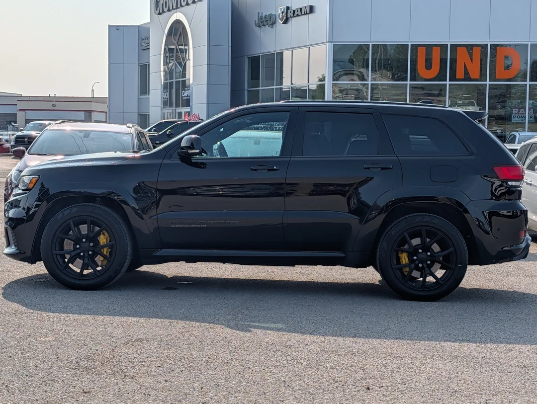 Certified Used 2021 Black Jeep Trackhawk - - 4x4 - Signature Leather Wrap Pkg - SRT Audio Pkg - Command View Sunroof & More! image 5