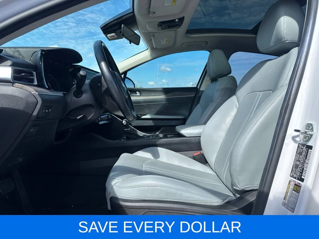 Used 2021 White Kia EX image 8