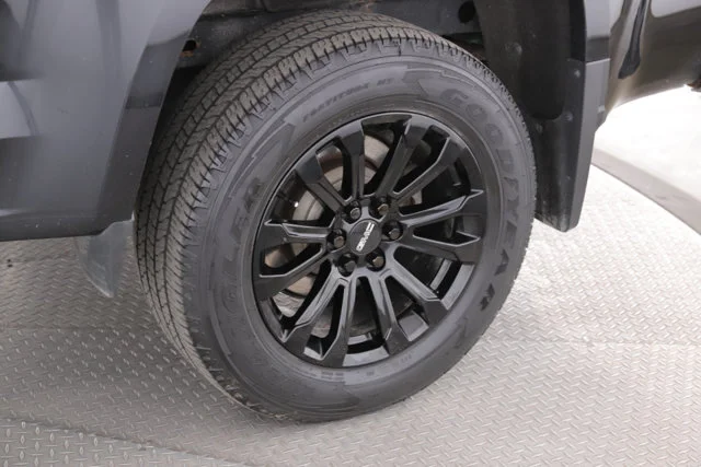 Used 2021  GMC Elevation image 19