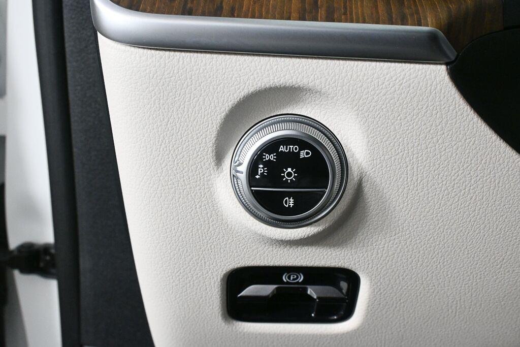 Certified Used 2024 Polar White Mercedes-Benz C 300 image 9
