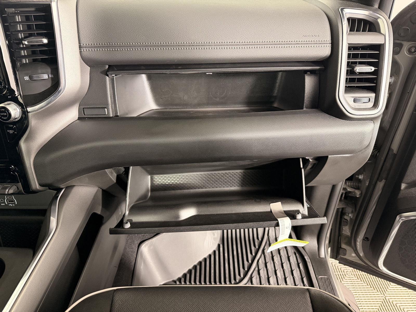 2026 RAM 3500 Laramie - Photo 25