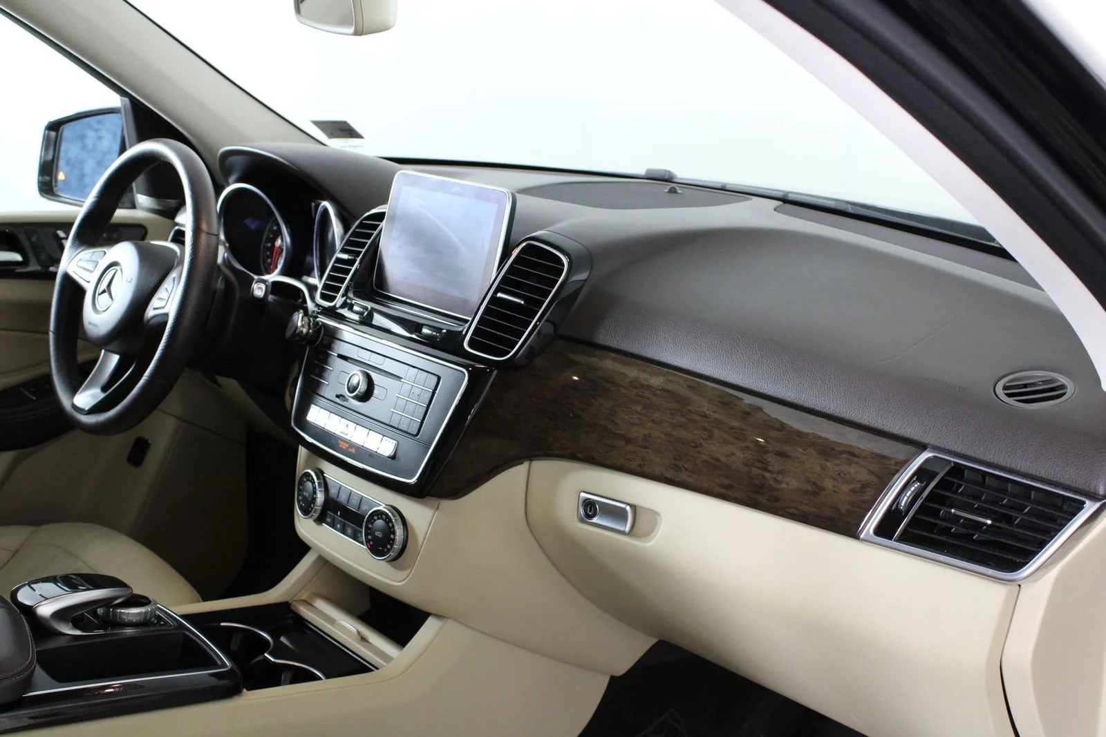 Used 2016 Black Mercedes-Benz GLE 300d image 26
