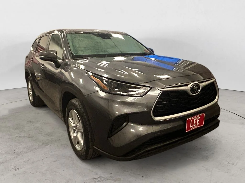Used 2023 Magnetic Gray Toyota L image 7