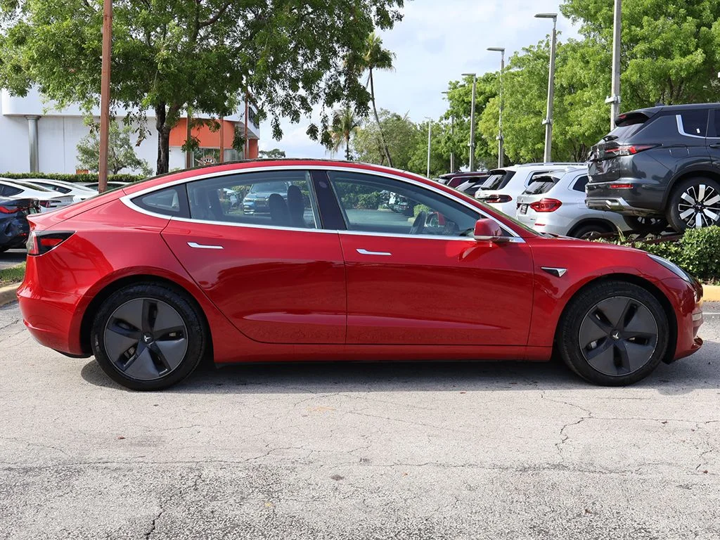 Used 2018 Red Tesla Long Range image 19