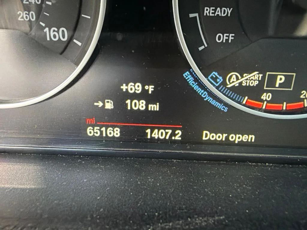 Used 2018 White BMW 320i xDrive image 9