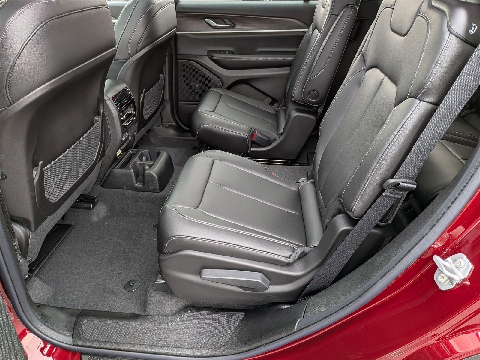 New 2025 Velvet Red Pearl-Coat Exterior Paint Jeep Limited image 26