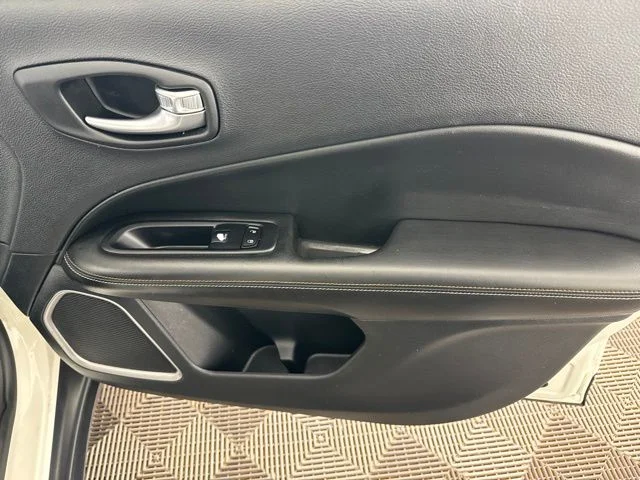 Used 2020 White Jeep Latitude image 19
