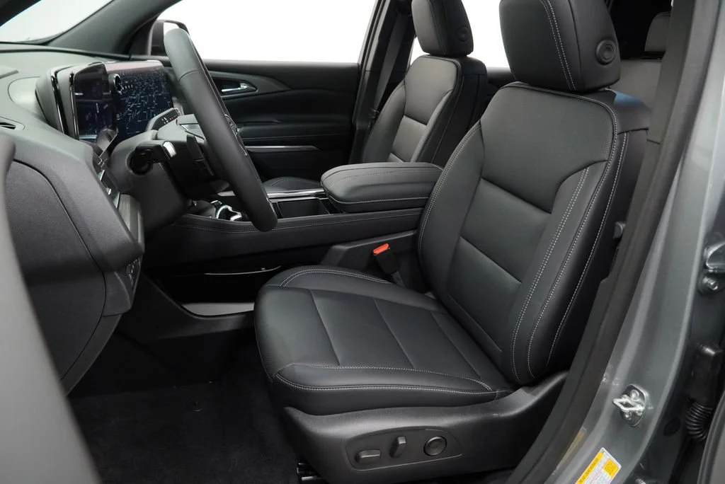 New 2027 Sterling Gray Metallic Chevrolet LT image 7